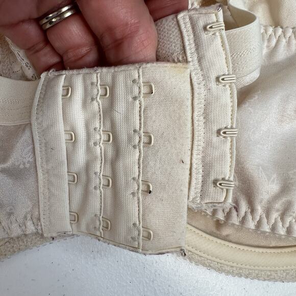 Playtex 40DD Bra Secrets Lifts & Supports Underwire Unlined Full Coverage 4422 - Picture 8 of 13